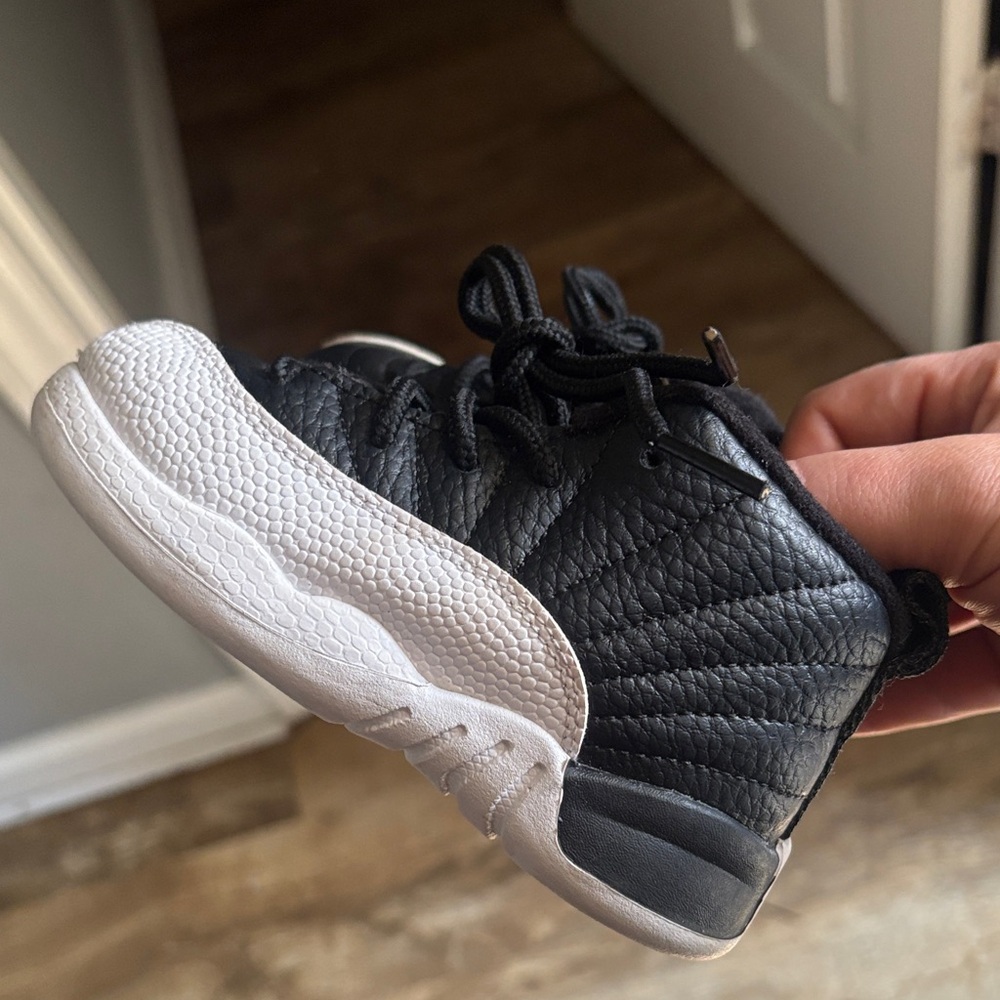 Black and White Jordan retro TD PLAYOFFS TODDLER 7C